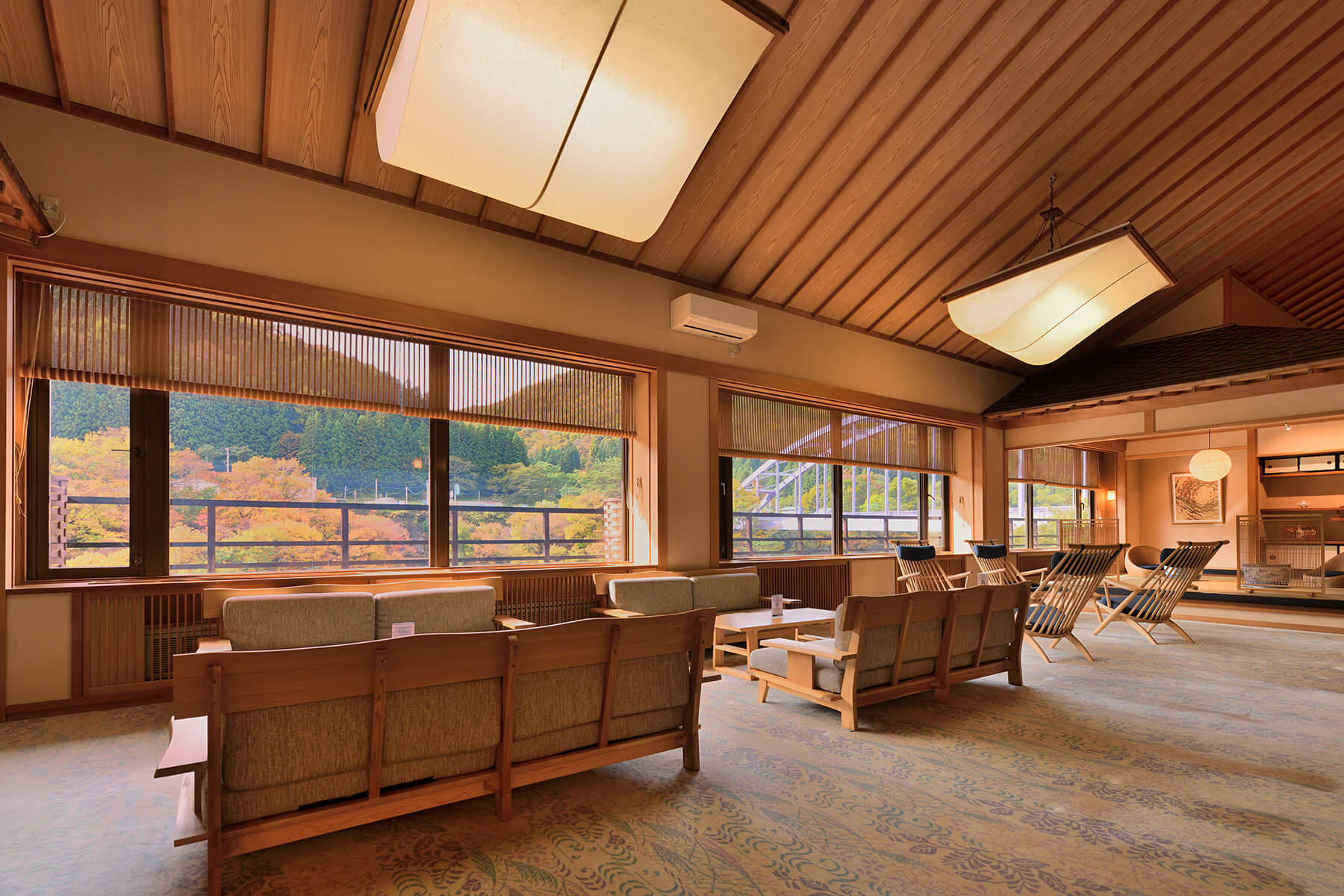 ラウンジ　紅葉