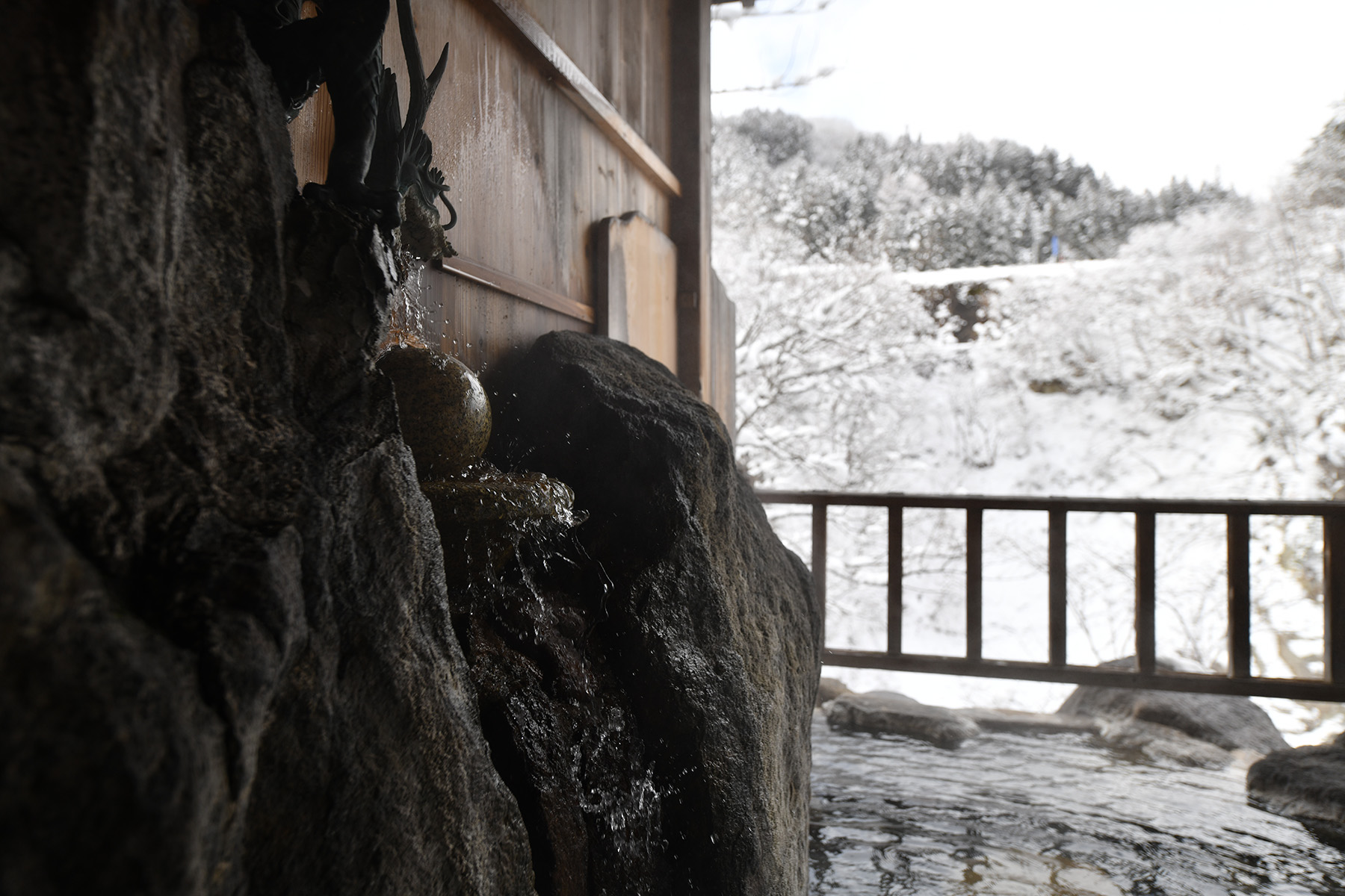 貸切風呂　湯口　冬